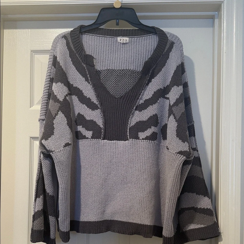 POL Charcoal & Light Gray Oversized Relaxed Boxy VNeck Sweater Medium - Picture 3 of 16